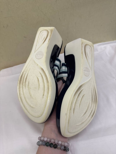 Kenneth Cole Women's Size 7-1/2 Blue Sandals