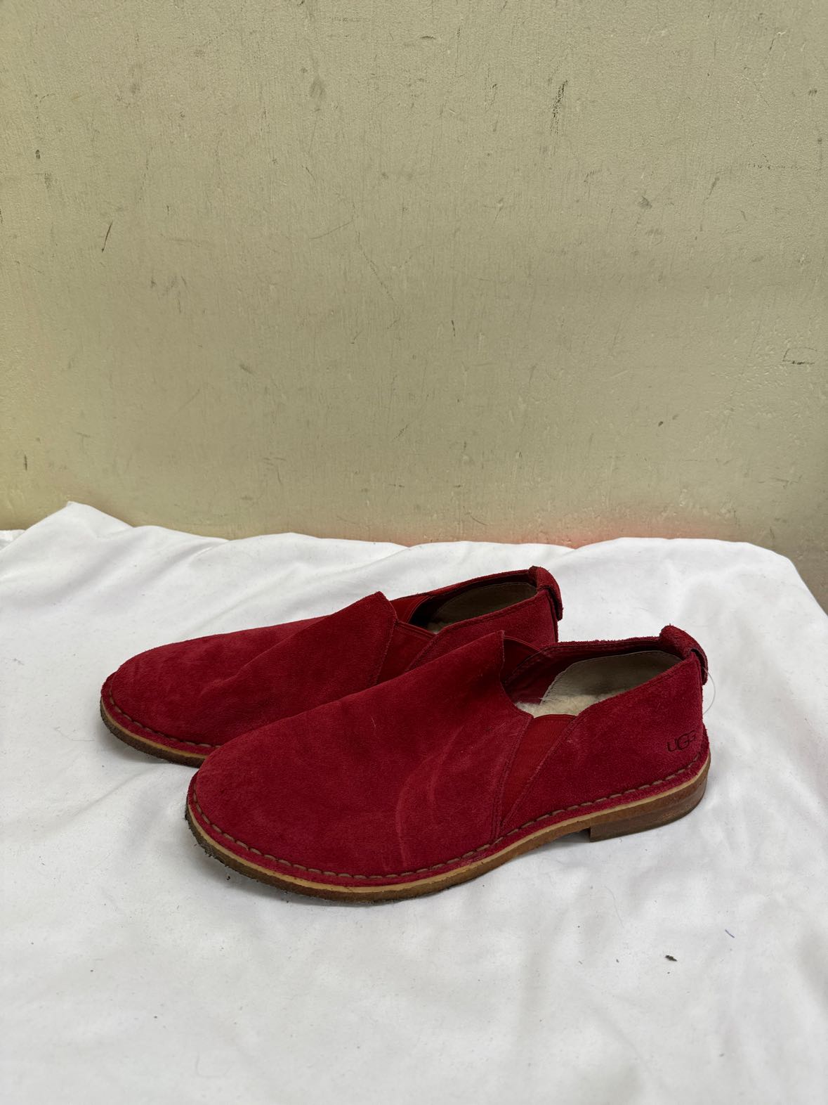 Ugg Women's Size 7-1/2 Red Flats Shoes
