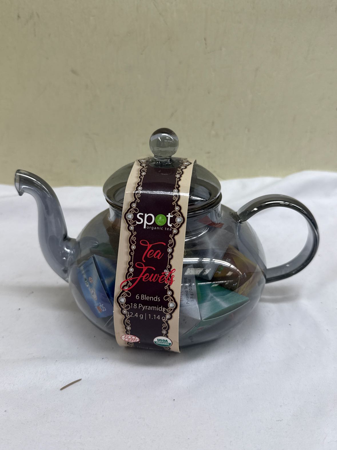 NWT Spot Glass Tea Pot w/ 18 Tea Pyramids