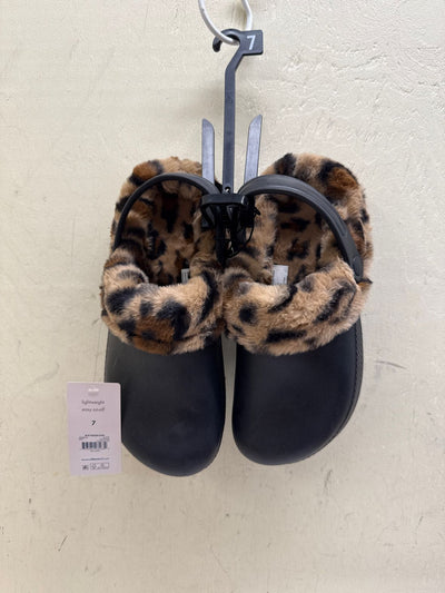 NWT Secret Treasures Women's Size 7 Black Slippers
