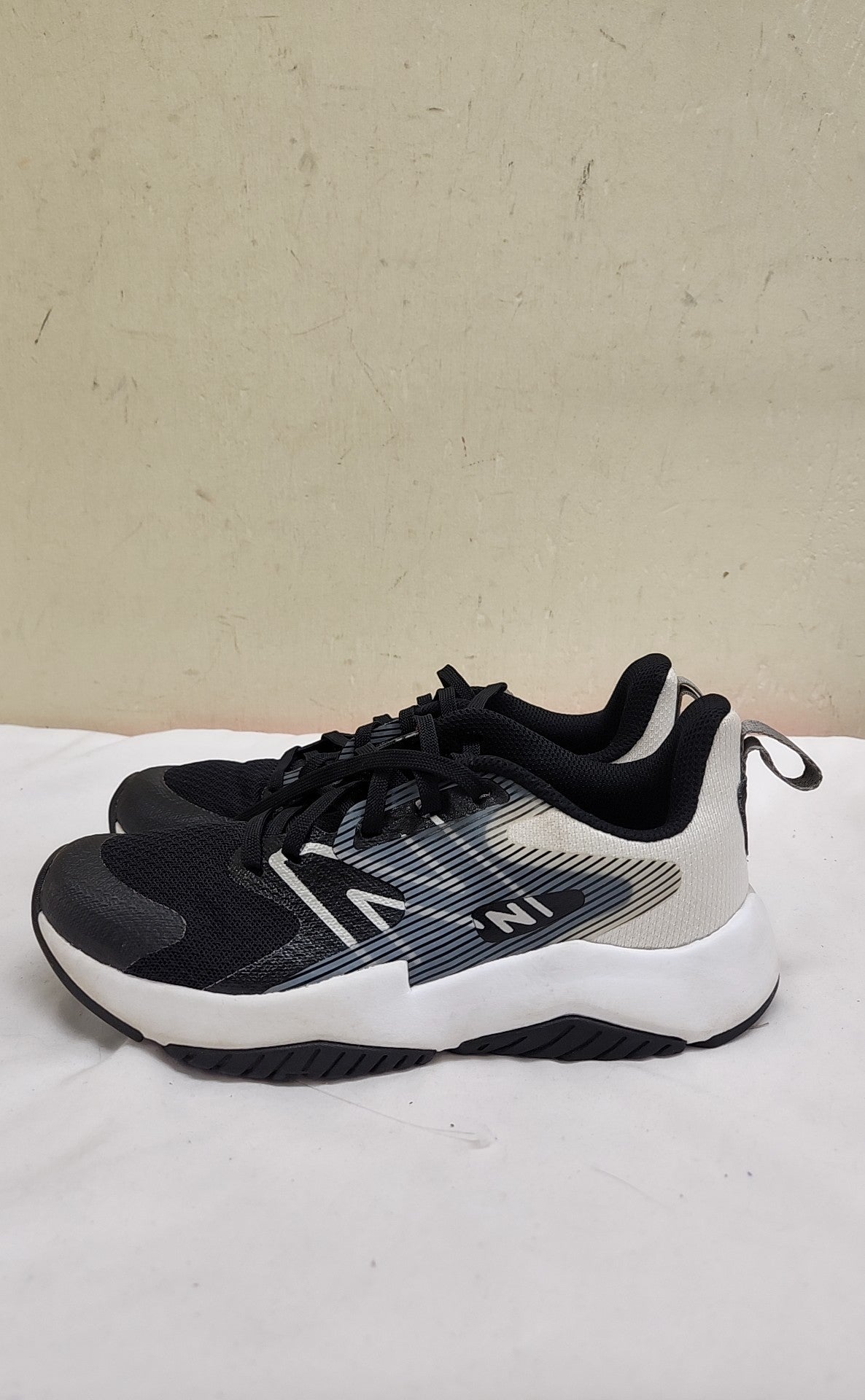 New Balance Boy's Size 3 Black Sneakers