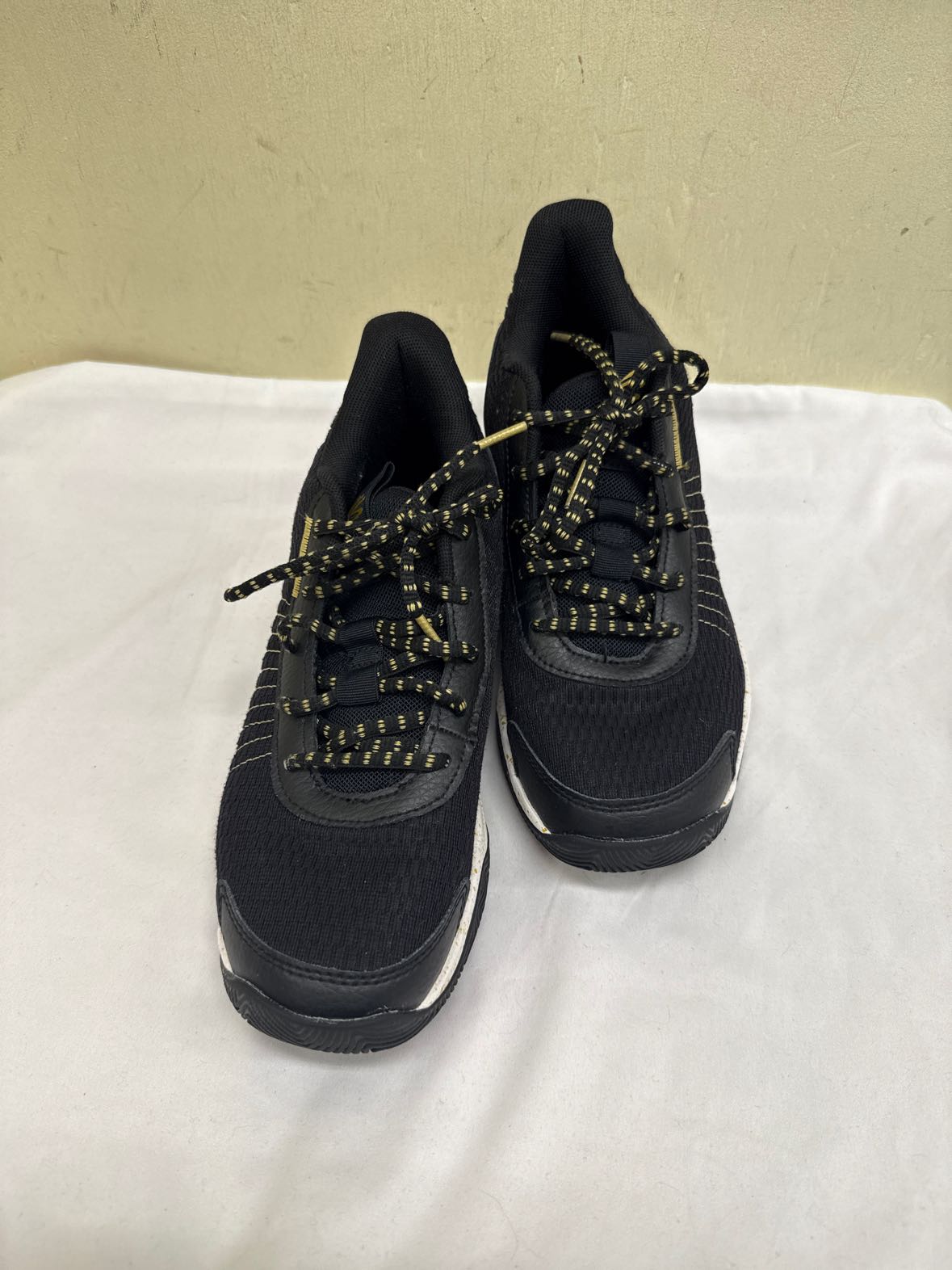 Under Armour x Curry Boy's Size 6 Black Shoes