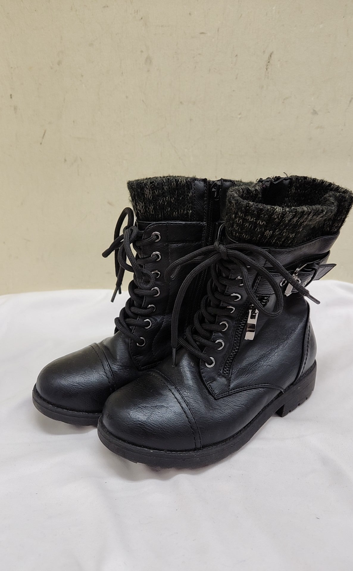 Dream Pairs Girl's Size 2 Black Shoes