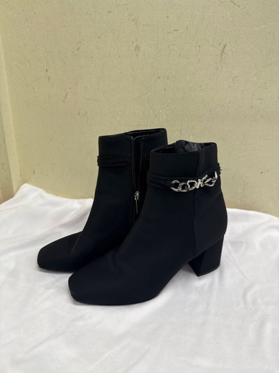 Unisa Women's Size 6-1/2 Black Boots Shoes