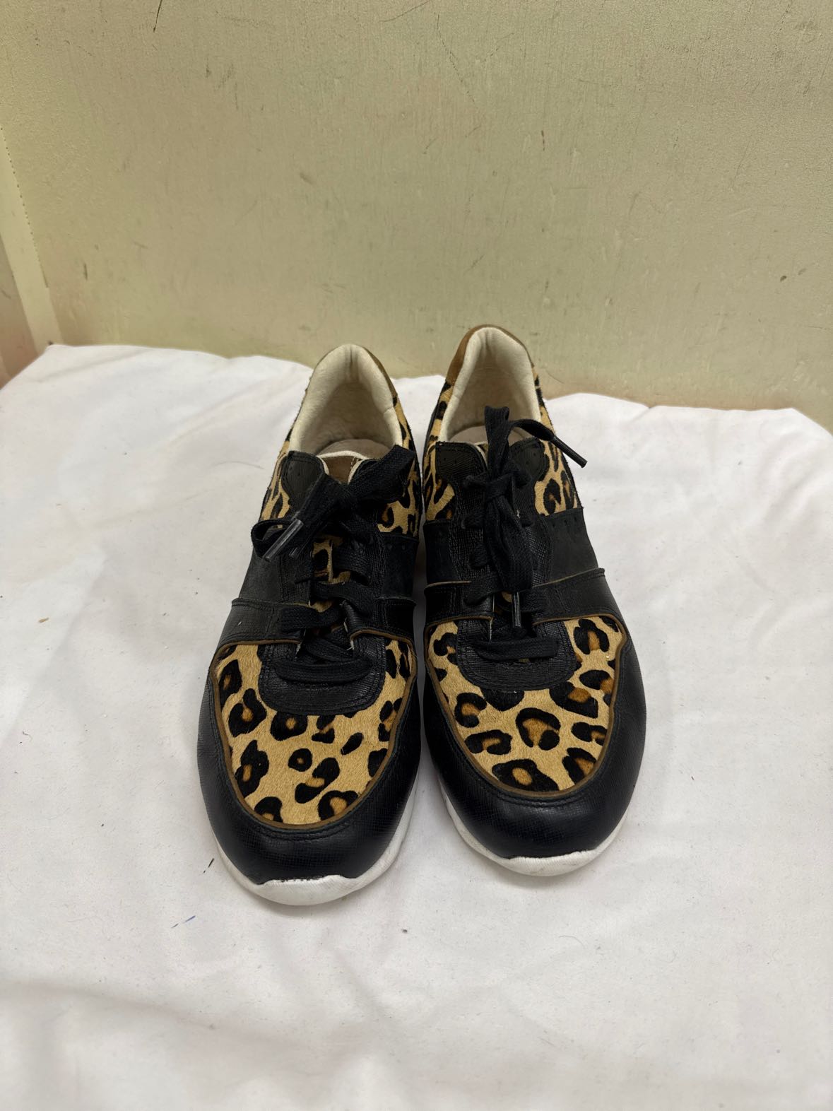 Ugg Women's Size 9-1/2 leopard print Sneakers Shoes