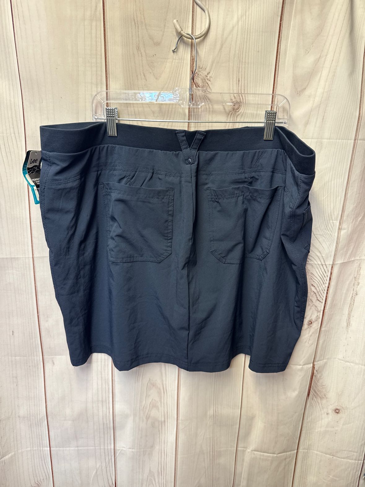 NWT Lee Women's Size 20 Navy Skorts