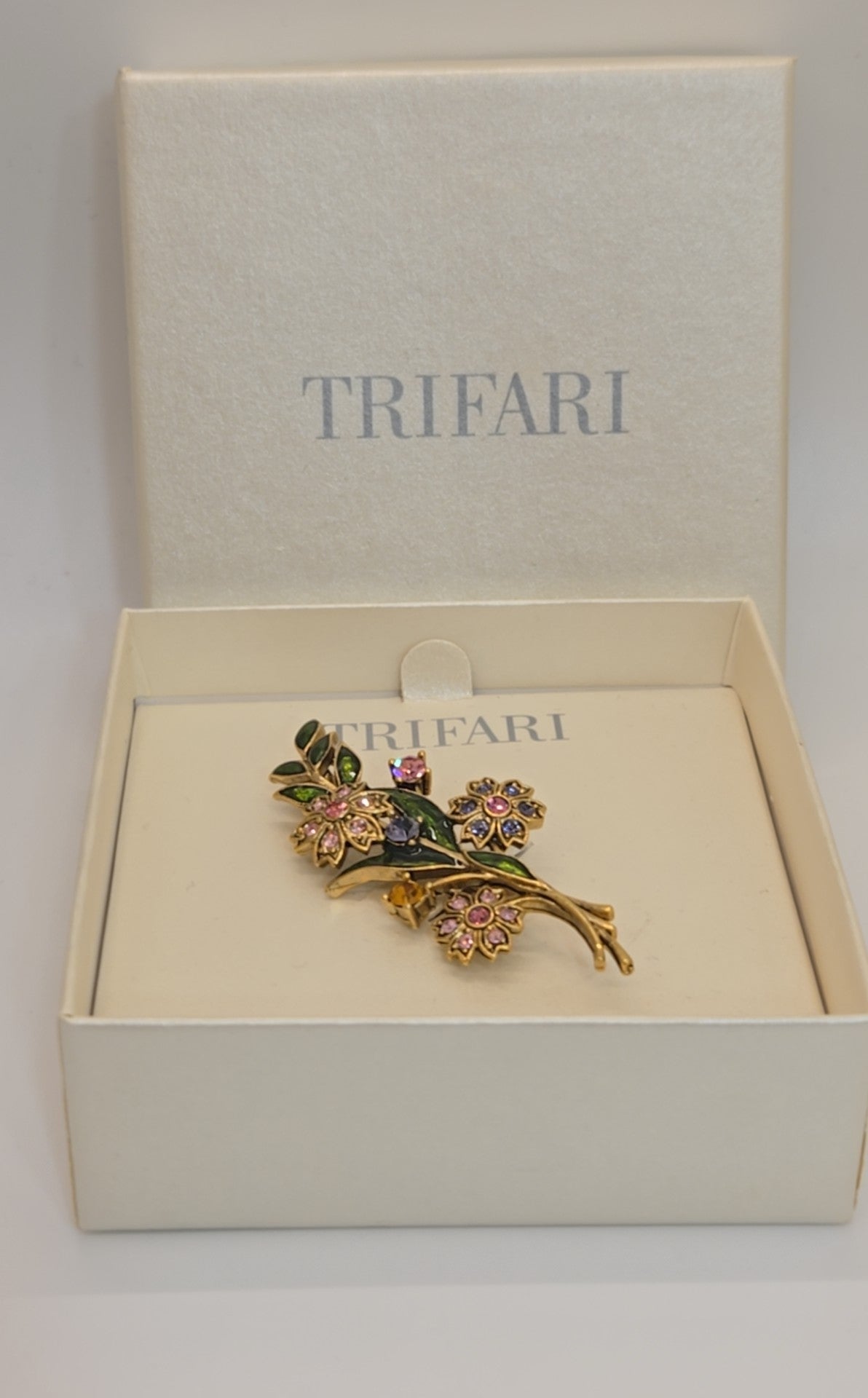 VTG NIB Trifari Gold Floral Motif Brooch Pin