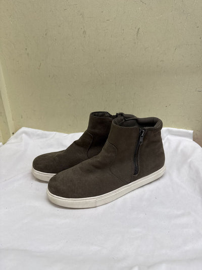 Izod Women's Size 9 Gray Boots Shoes