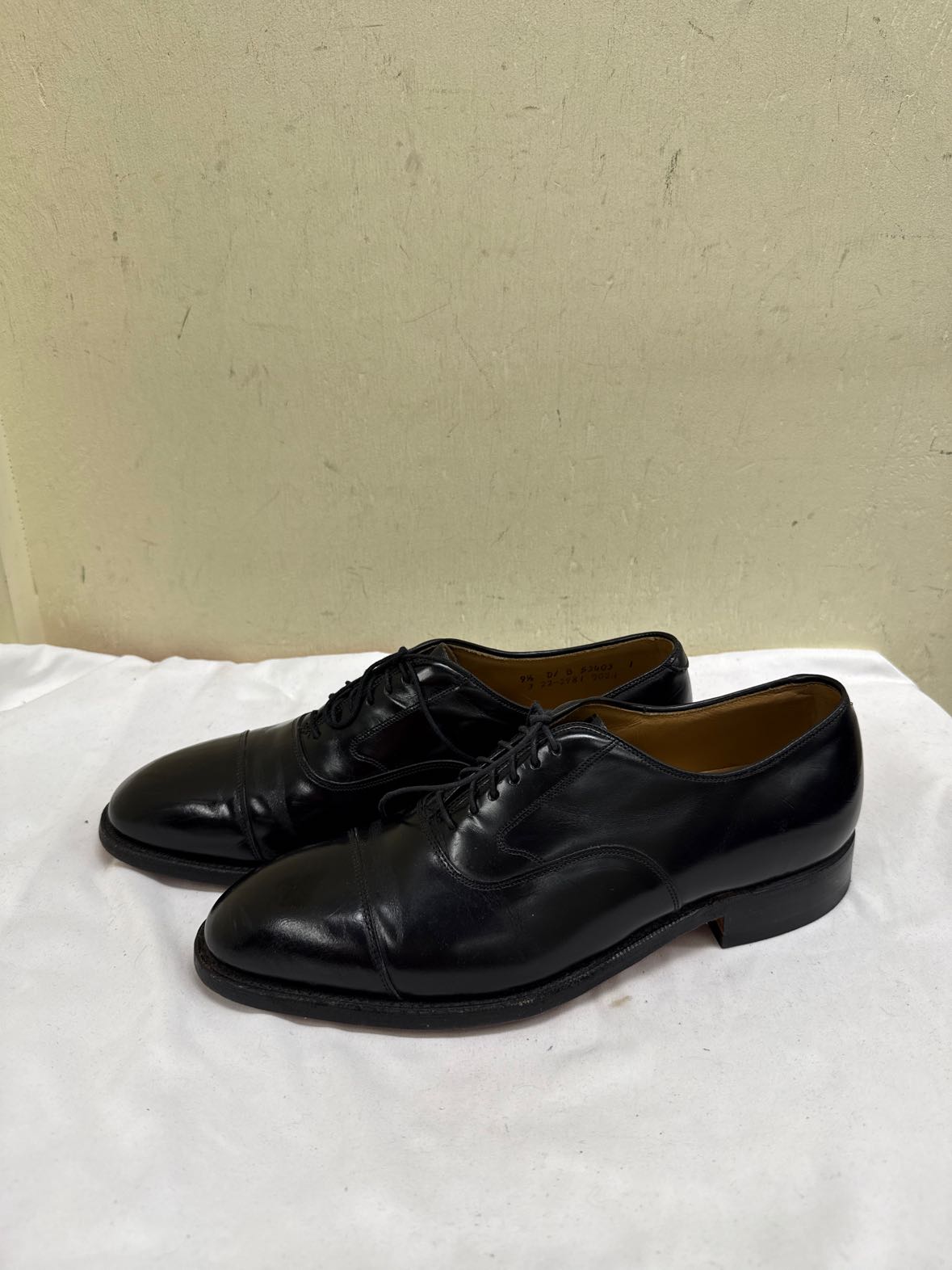 Johnston & Murphy Men's Size 9-1/2 Black Shoes