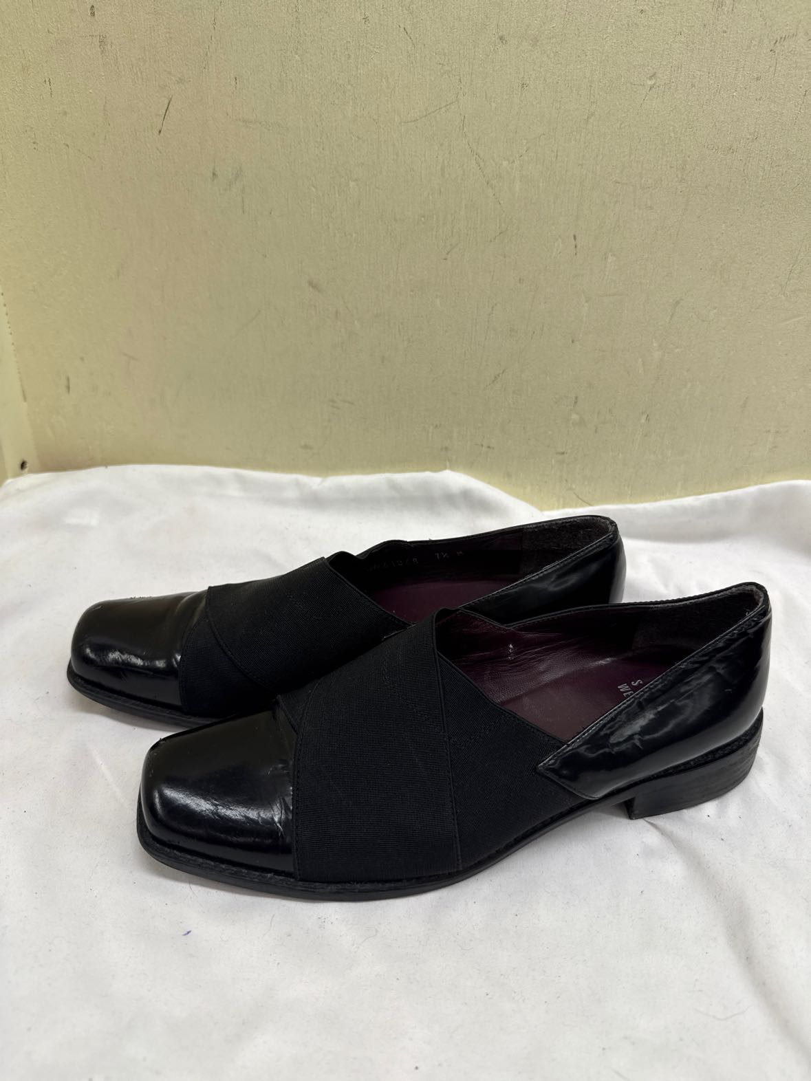 Stuart Weitzman Women's Size 7-1/2 Black Flats Shoes