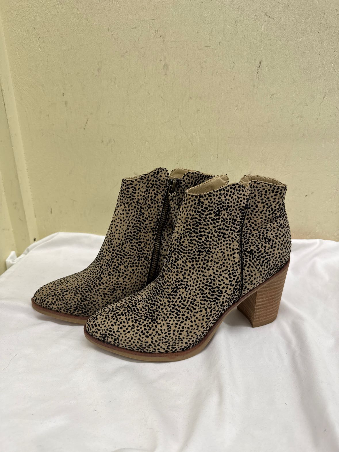 Mia Women's Size 10 leopard print Boots Shoes