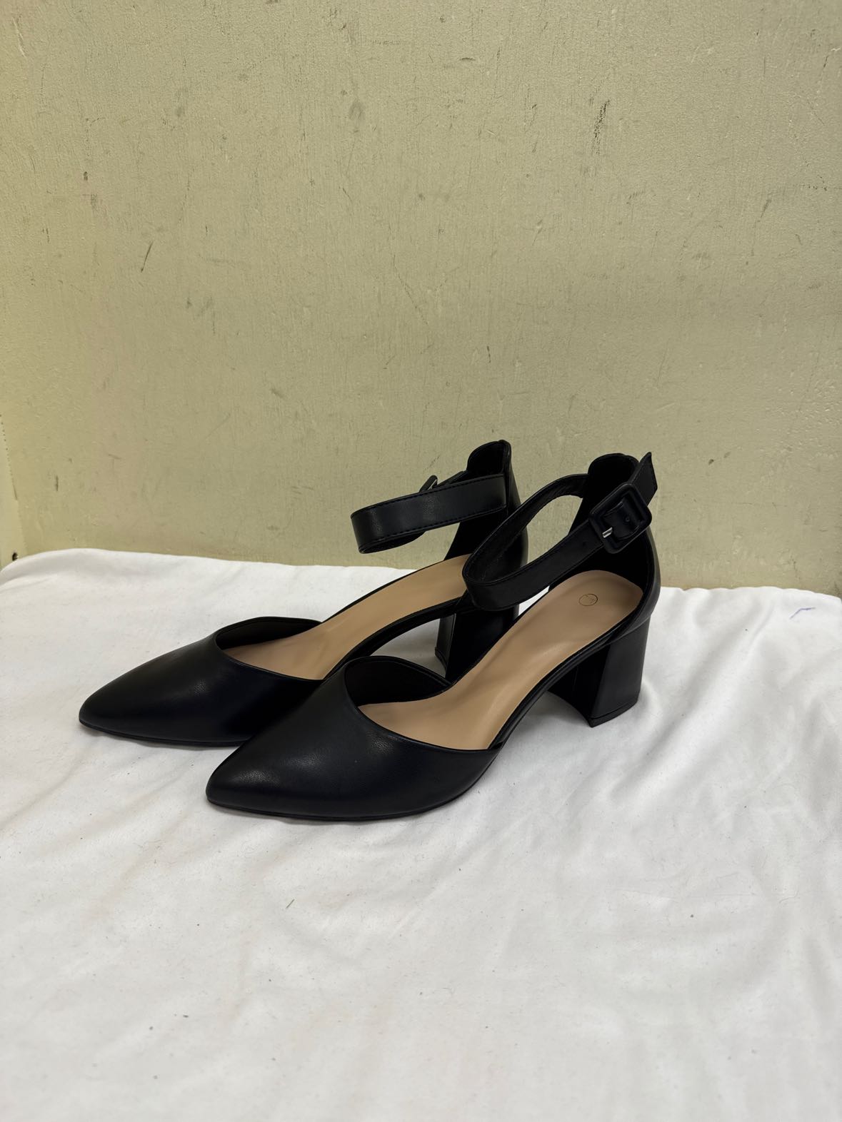 Women's Size 7-1/2 Black Pumps Shoes