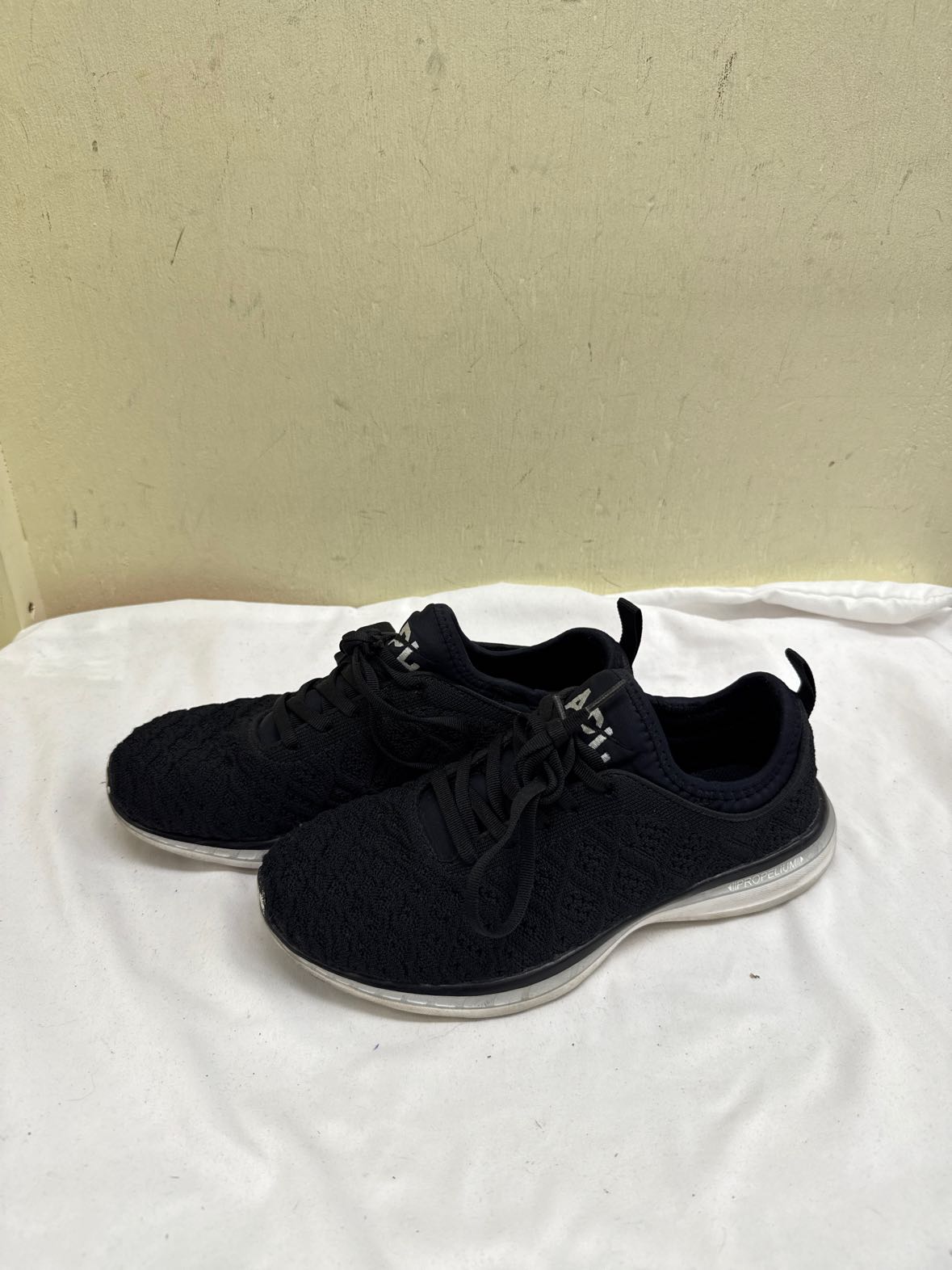 APL Women's Size 7-1/2 Black Sneakers Shoes