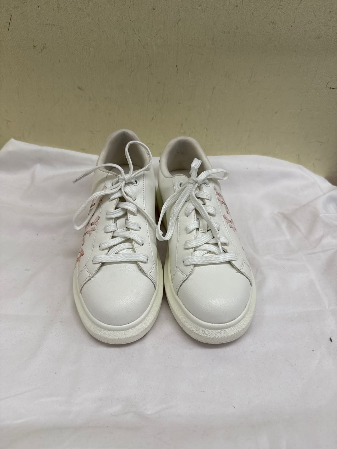 Aldo Women's Size 7-1/2 White Sneakers