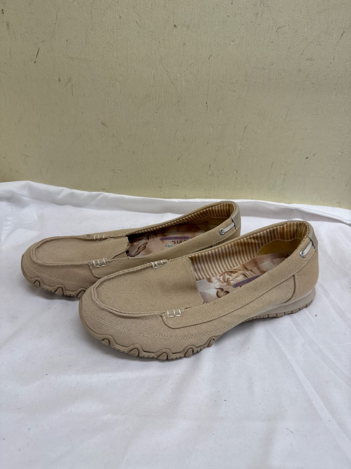 Skechers Women's Size 9 Tan Flats Shoes