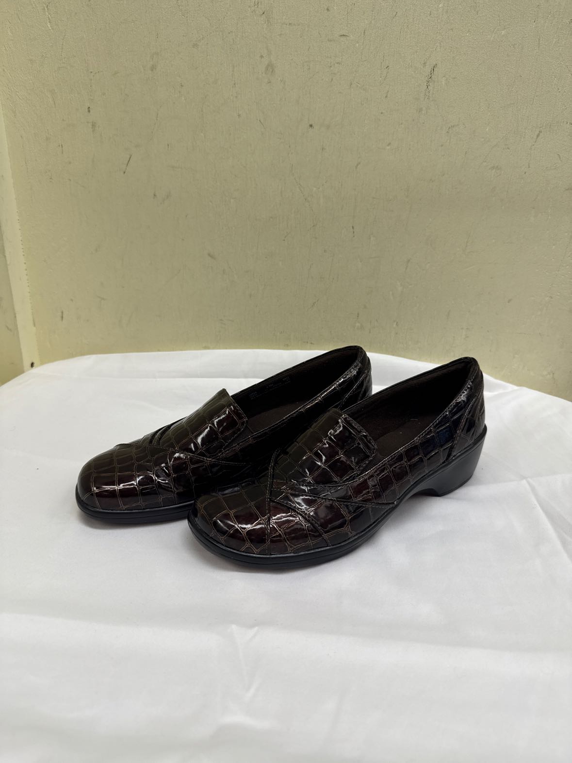 Clarks Women's Size 6-1/2 Brown Flats