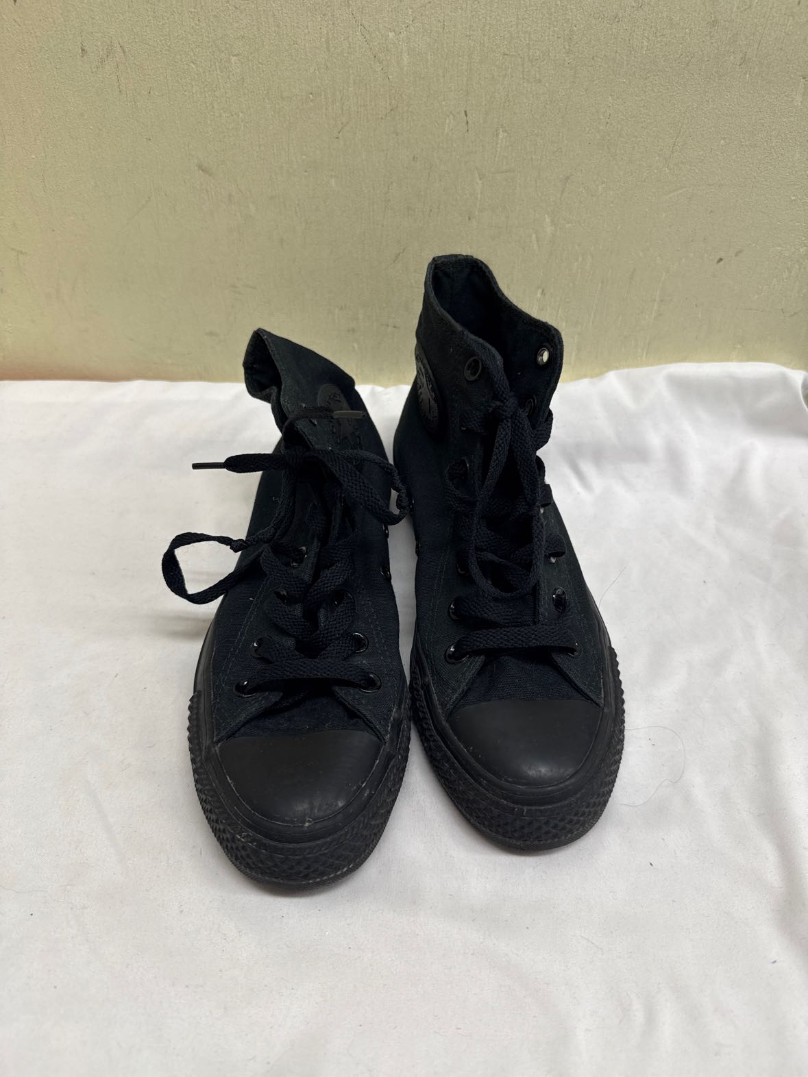 Converse Women's Size 7 Black Sneakers Shoes