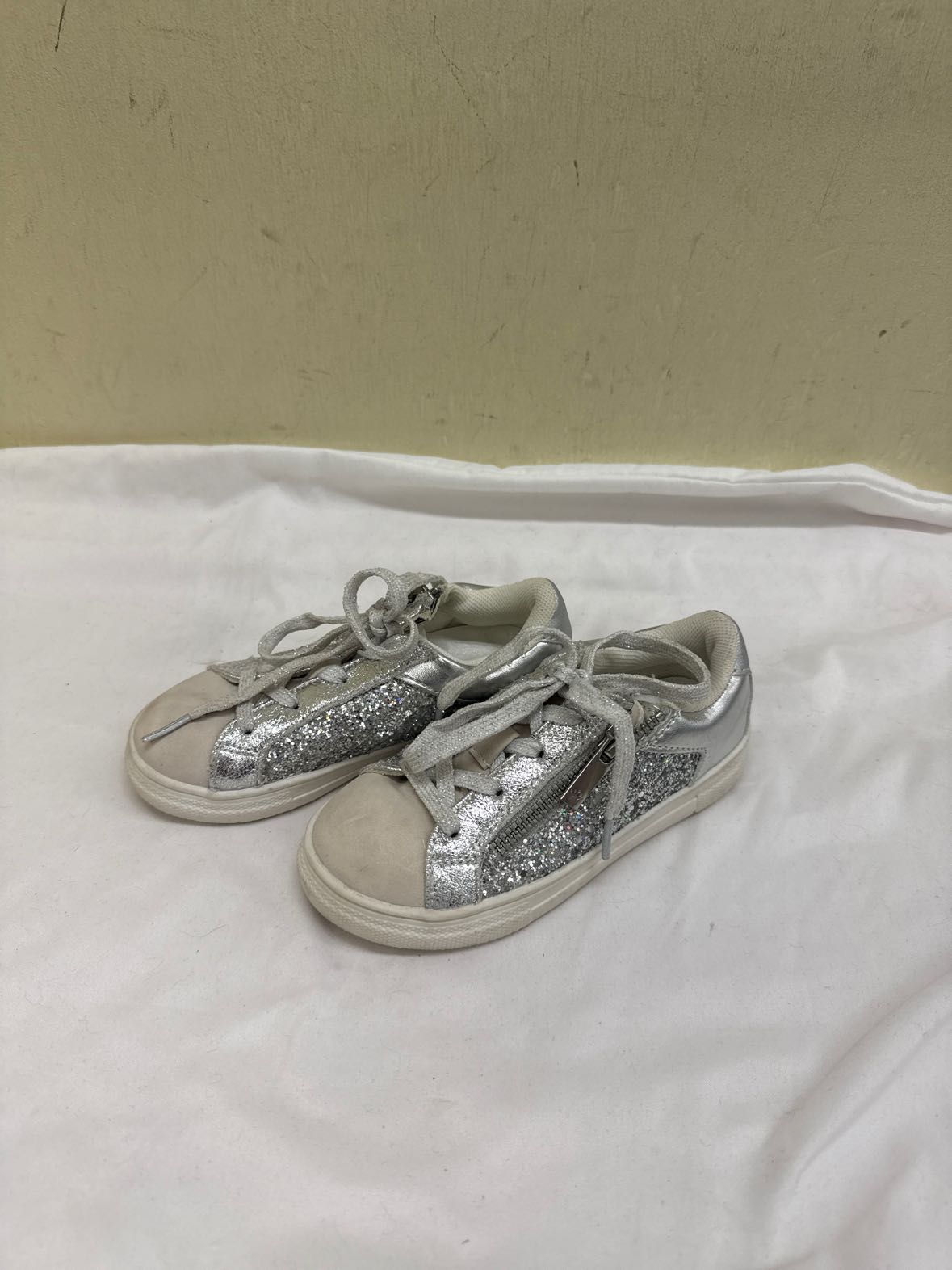 Nina Girl's Size 10 Silver Shoes