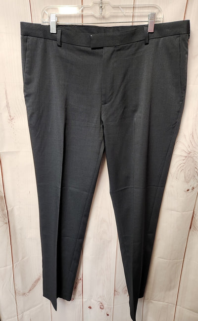 Van Heusen Men's Size 38x32 Black Pants