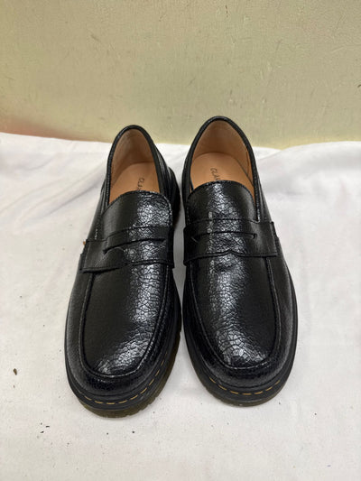 Clakblrg Women's Size 9-1/2 Black Flats Shoes