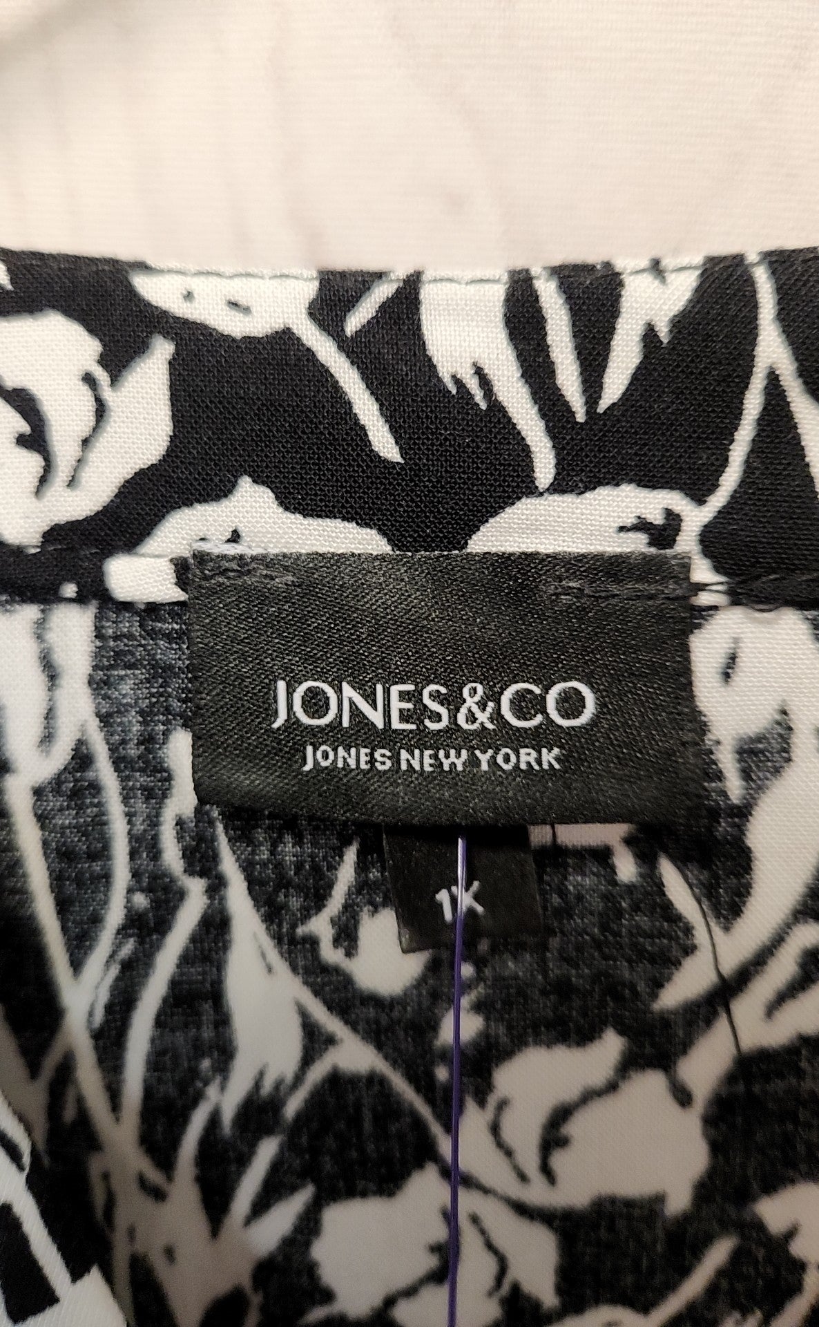 Jones & Co Women's Size 1X Black Floral 3/4 Sleeve Top