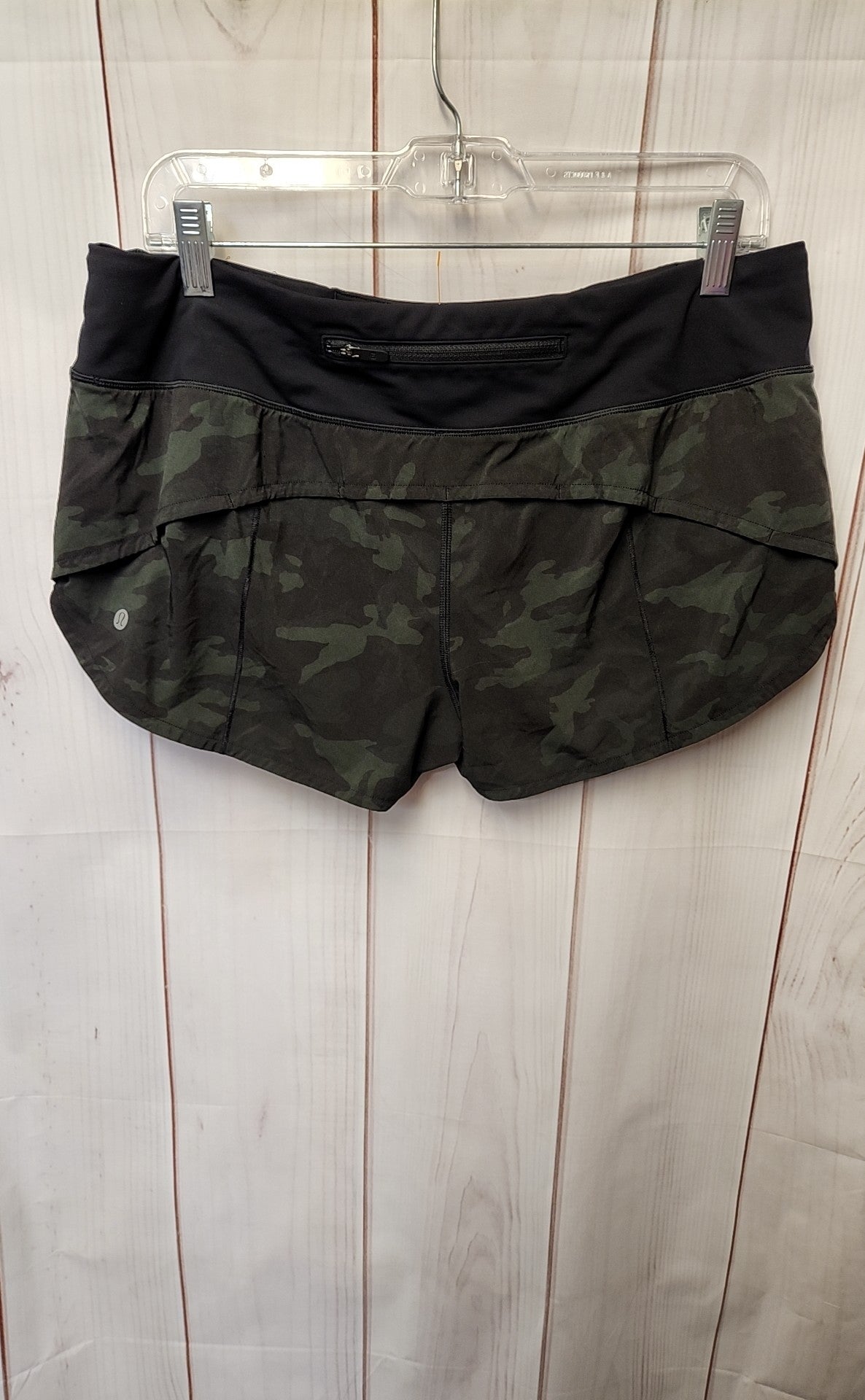 Lululemon Women's Size 10 Green Camo Active Shorts