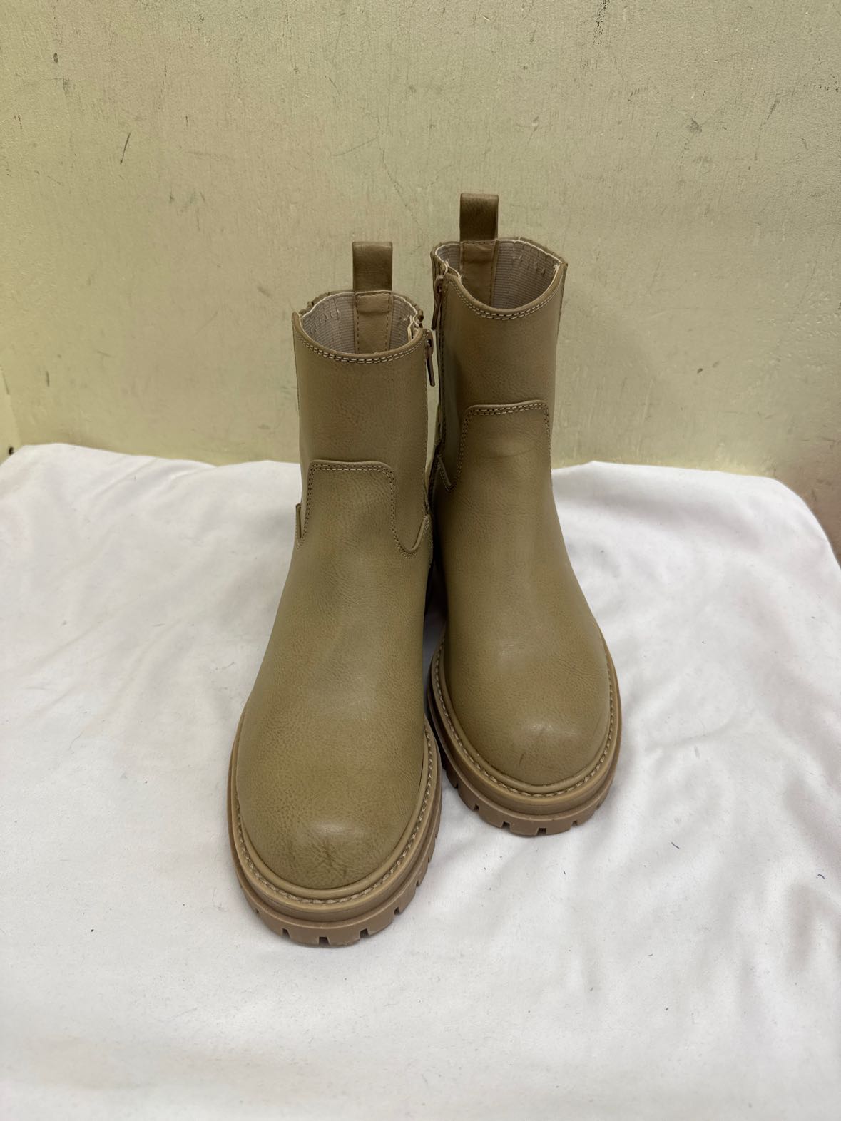 Time and Tru Women's Size 8-1/2 Green Boots Shoes