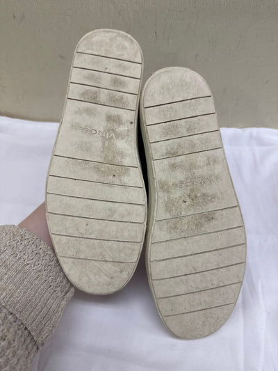 vince. Women's Size 8 Black Flats