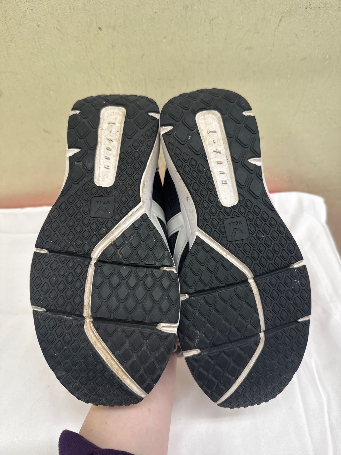 Veja Women's Size 10 Black Sneakers