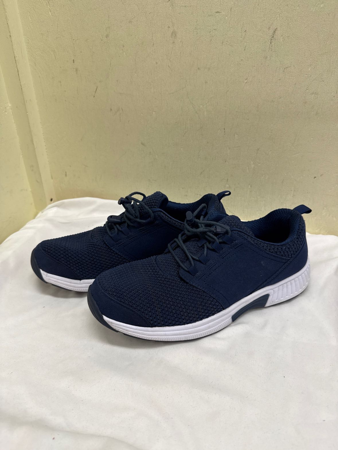 Orthofeet Women's Size 12 Navy Sneakers Shoes