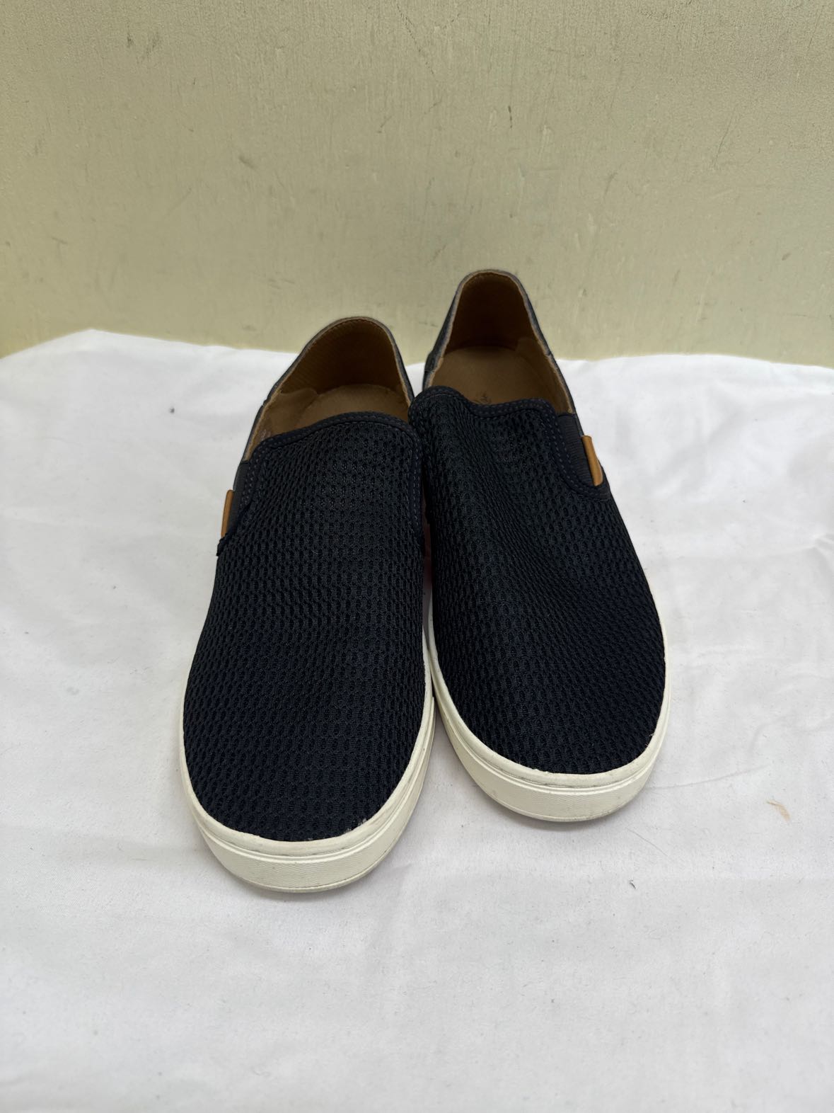 OluKai Women's Size 10 Black Flats