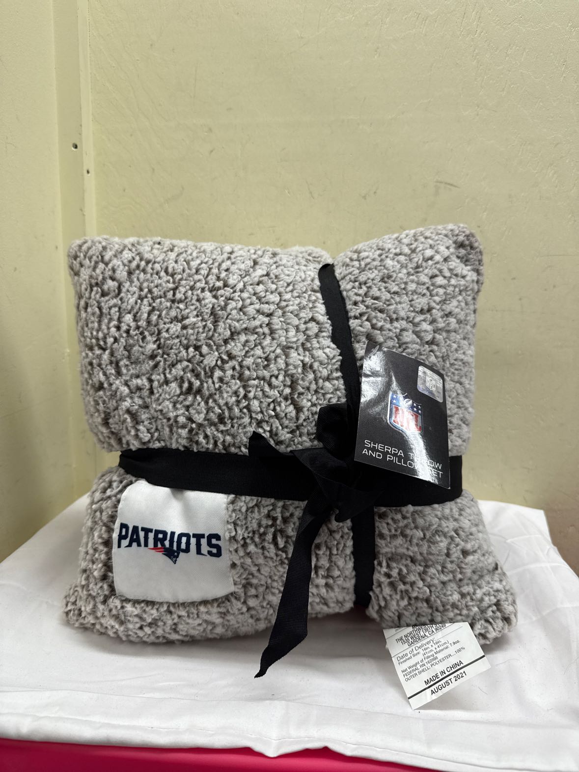 NWT Patriots Sherpa Throw and Pillow Set