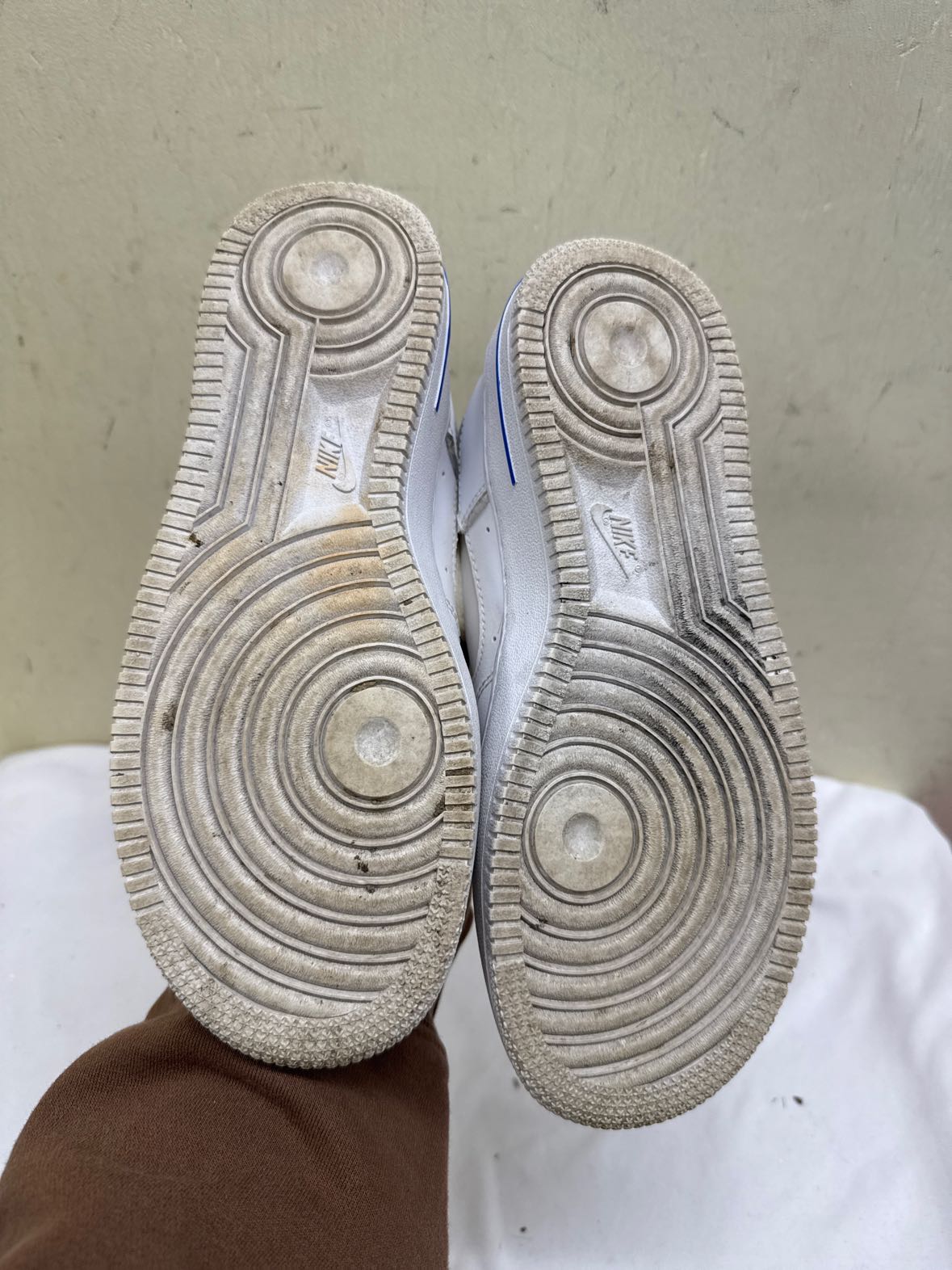 Nike Air Boy's Size 5-1/2 White Shoes