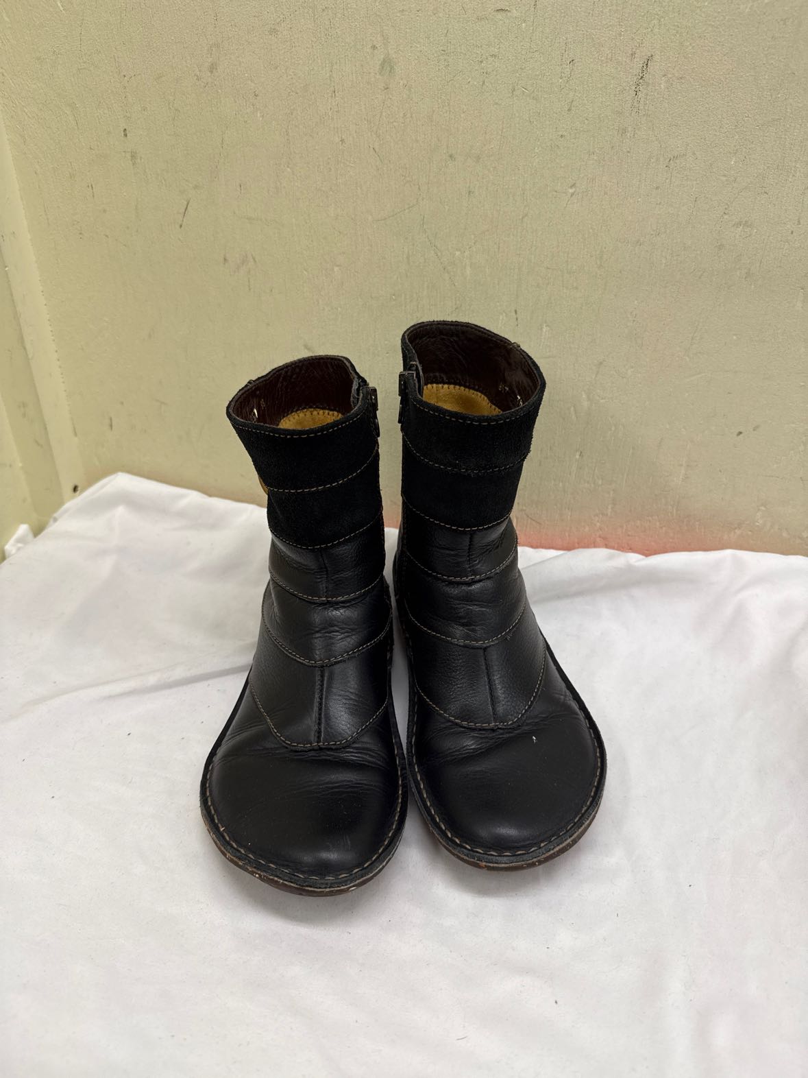 The Art Co.Women's Size 38 = 7-1/2 Black Boots Shoes
