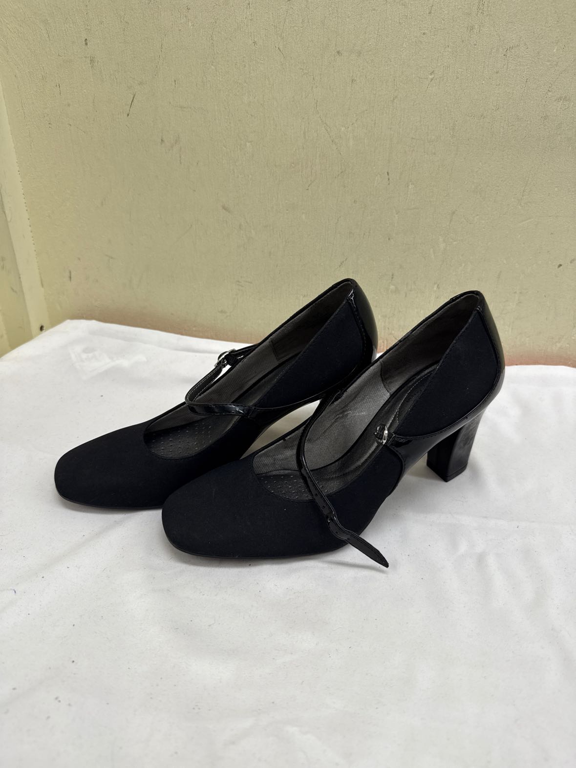 Lifestride Women's Size 7-1/2 Black Pumps Shoes
