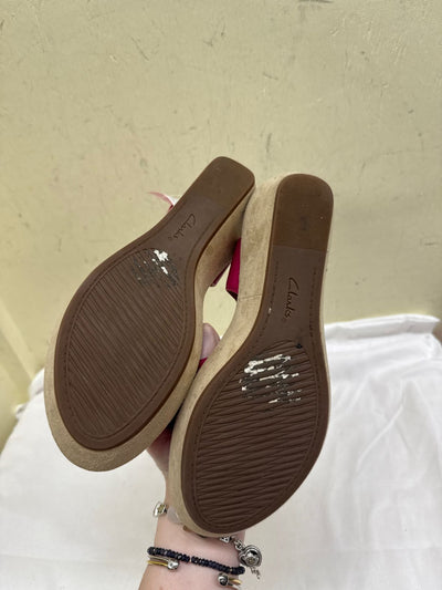 Clarks Women's Size 8-1/2 Pink Sandals Shoes