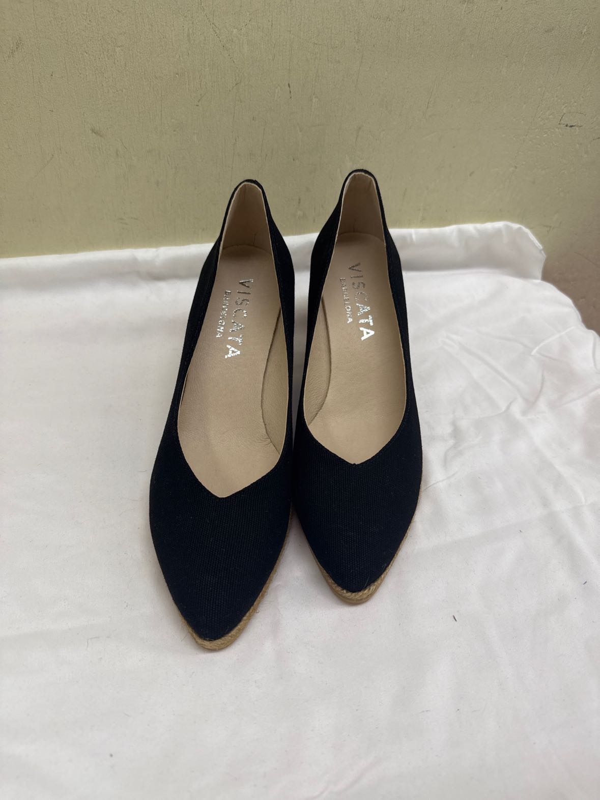 Viscata Women's Size 40 = 9-1/2 Black Pumps