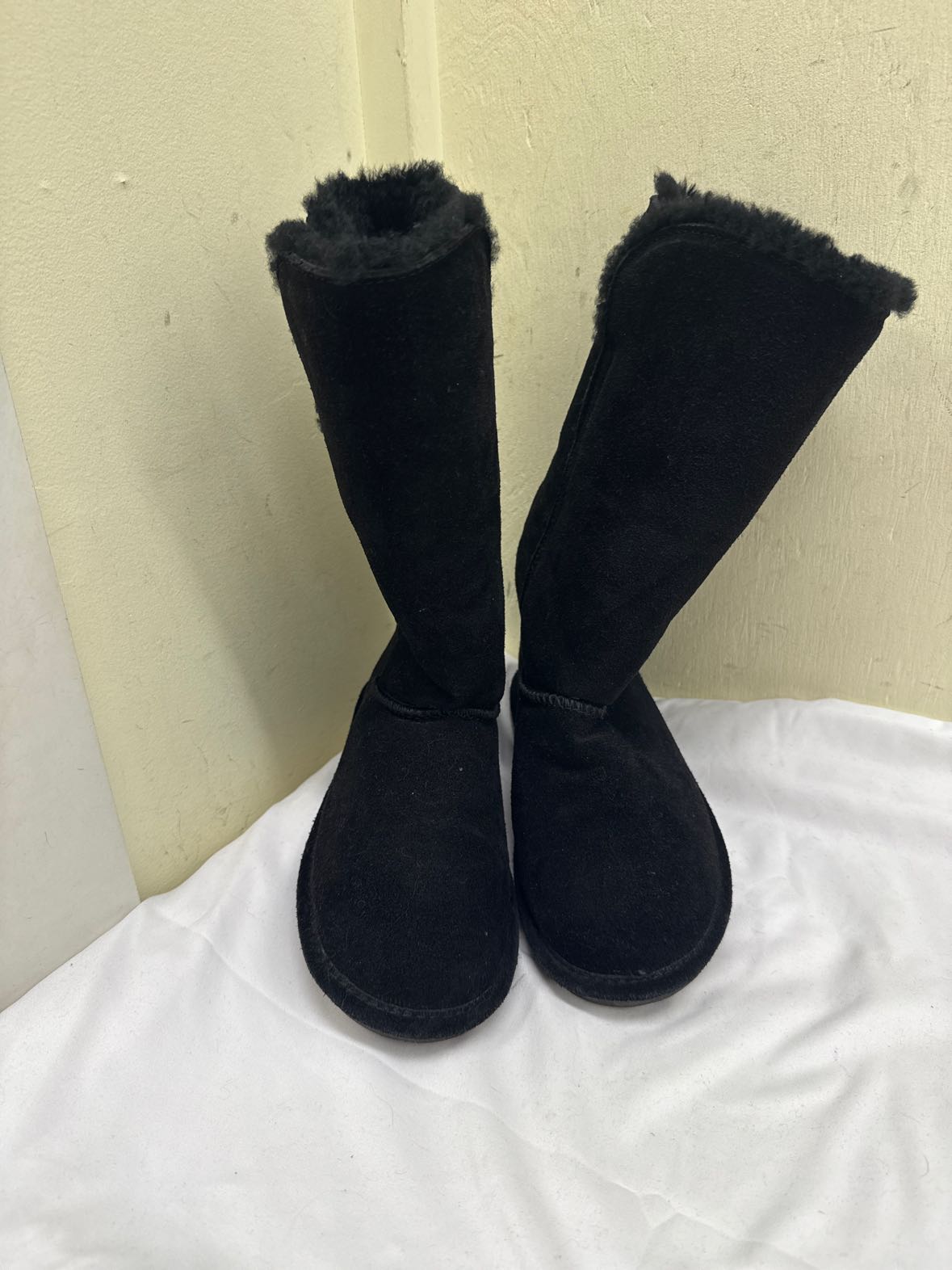 Bearpaw Women's Size 6 Black Boots Shoes