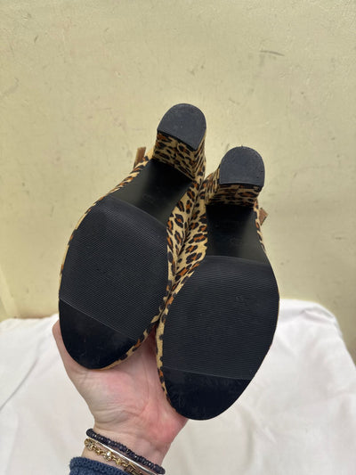 Women's Size 8 leopard print Pumps Shoes