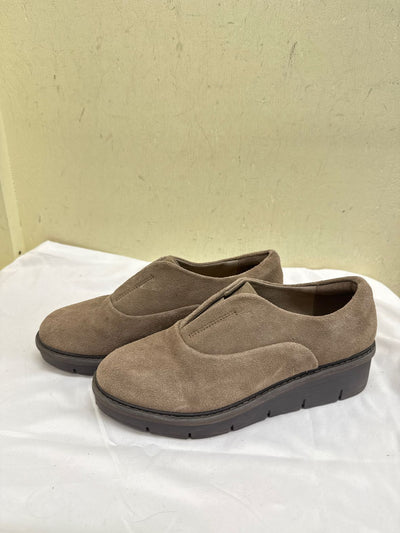 Clarks Women's Size 9 Tan Flats Shoes