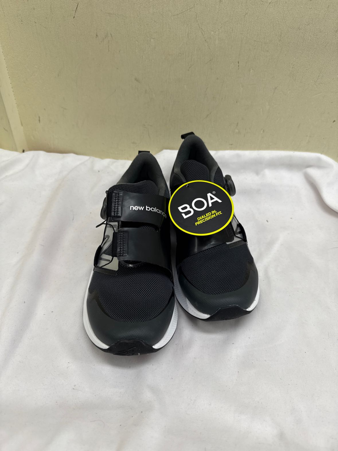 NWT New Balance Boy's Size 5-1/2 Gray Sneakers