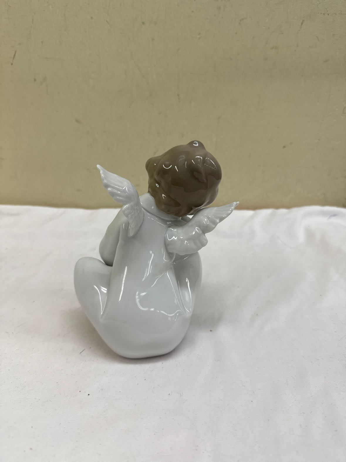 Lladro Dreaming Angel #4961 Figurine