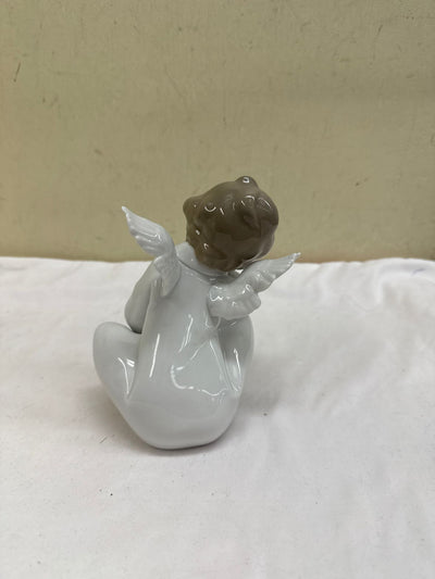 Lladro Dreaming Angel #4961 Figurine