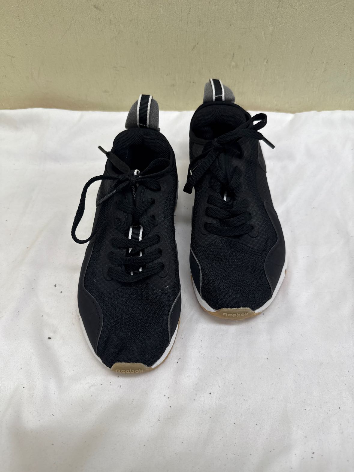 Reebok Boy's Size 2 Black Shoes