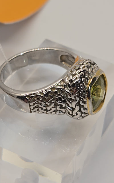 Ring Size 7 18K GE Ring Silver with Electric Yellow Lime Light Green Stone