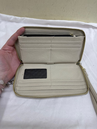 Steve Madden White Wristlet