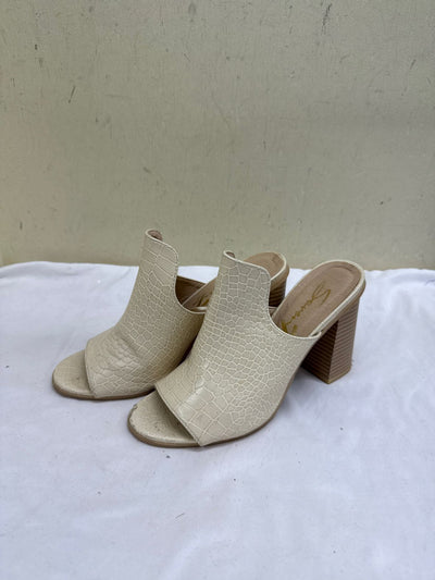 Seven7 Women's Size 7-1/2 Off-White Pumps Shoes