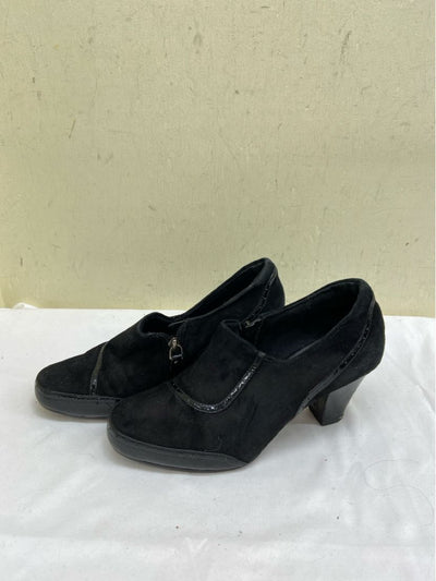Clarks Women's Size 7 Black Pumps