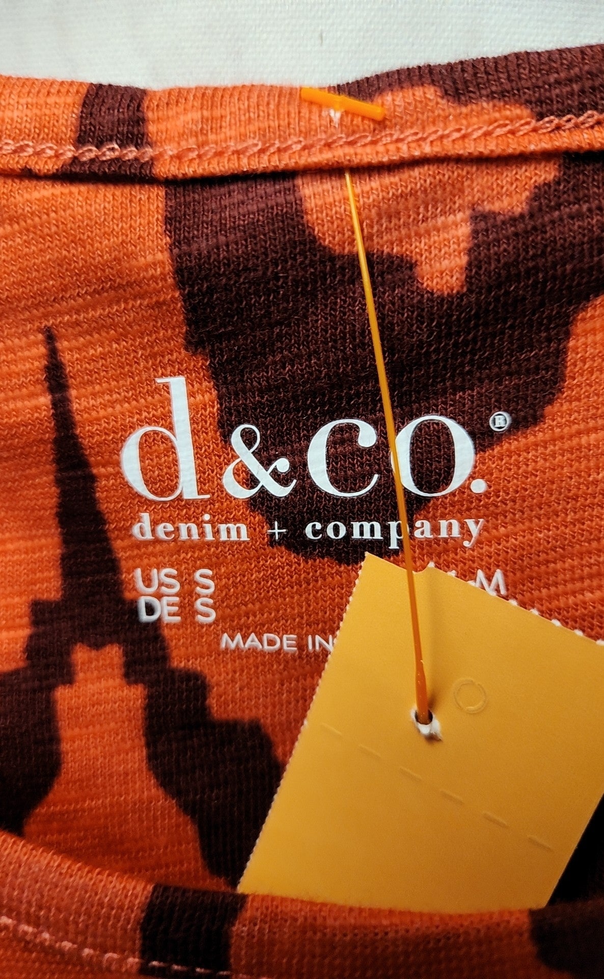 D & Co Women's Size S Red Sleeveless Top
