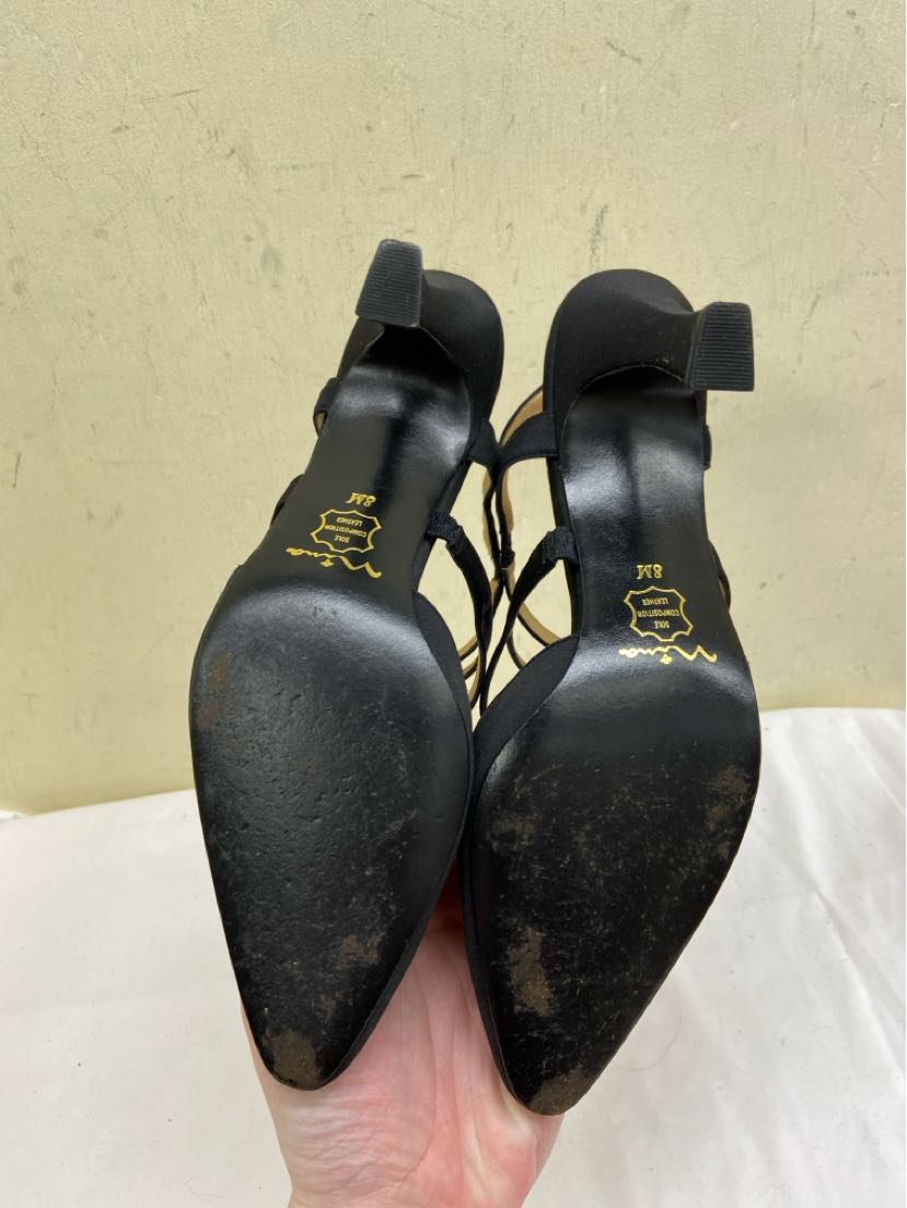 Nina Women's Size 8 Black Pumps
